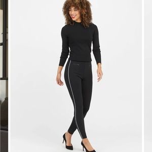 Spanx Piped Ankle Legging